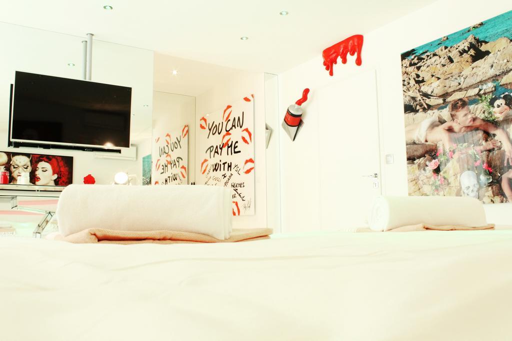 Suite Lit King-Size - Vue sur Piscine